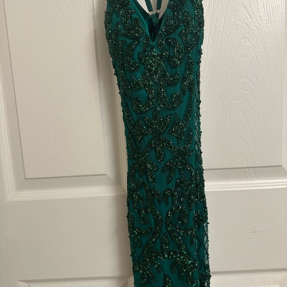 Stunning green dress - Picture 3 of 4